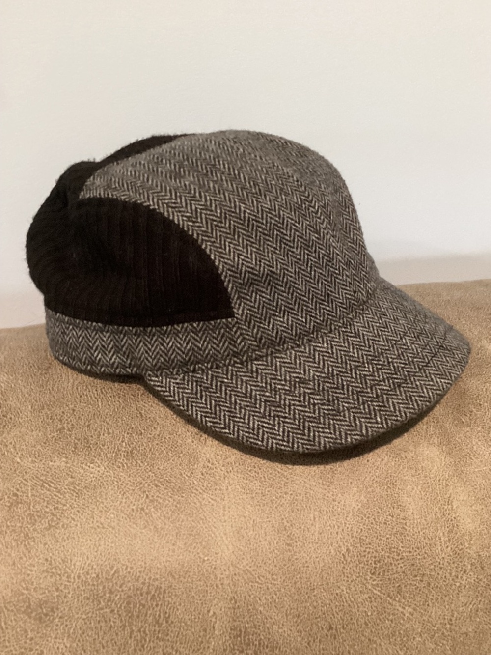 Vintage Men’s wool blend cap adjustable back